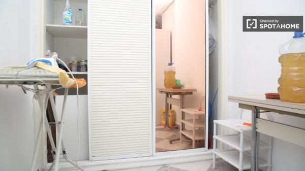 Habitación amueblada en apartamento de 3 dormitorios La Macarena, Sevilla