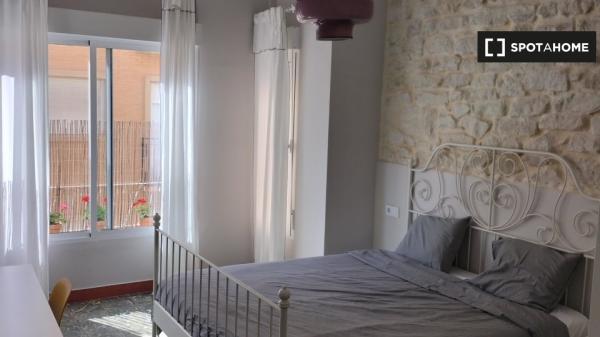 Se alquila habitación en piso de 4 dormitorios en Sant Blai, Alicante