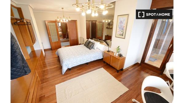 Modern room in 4-bedroom apartment in Bilbao with Balcony