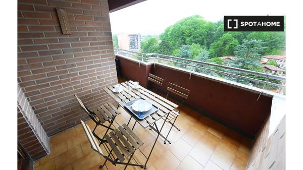 Modern room in 4-bedroom apartment in Bilbao with Balcony