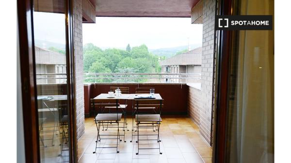 Modern room in 4-bedroom apartment in Bilbao with Balcony