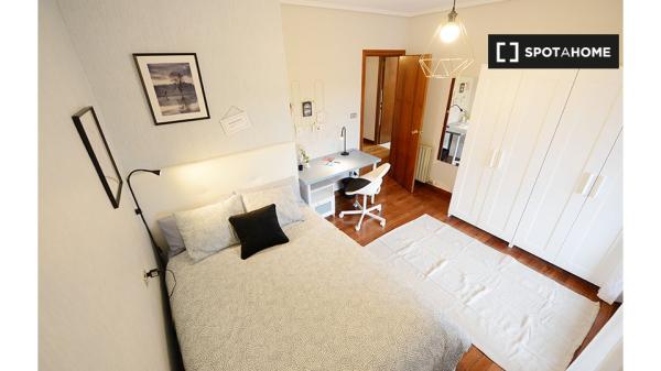 Modern room in 4-bedroom apartment in Bilbao with Balcony