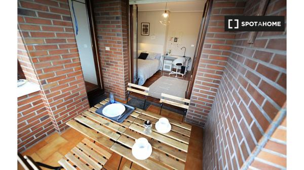 Modern room in 4-bedroom apartment in Bilbao with Balcony