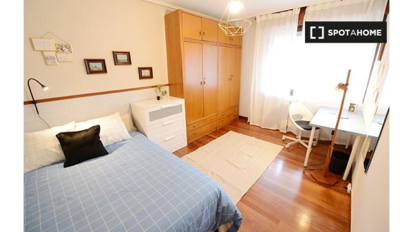 Modern room in 4-bedroom apartment in Bilbao with Balcony