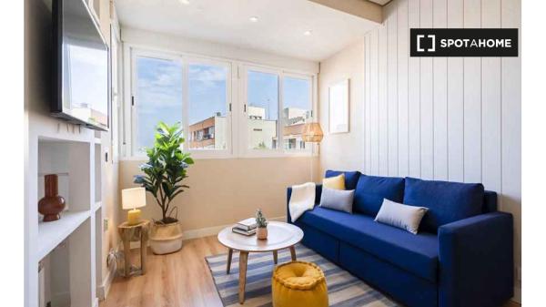 Se alquila habitación en piso de 4 dormitorios en Madrid