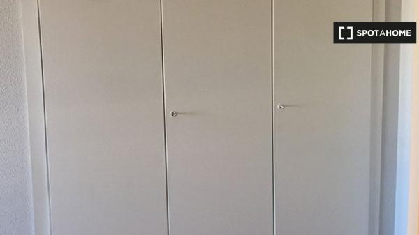 Quarto para alugar em apartamento de 4 quartos em La Saïdia, Valência