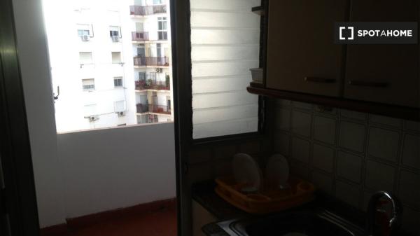 Quarto para alugar em apartamento de 4 quartos em La Saïdia, Valência