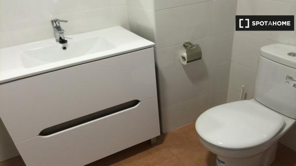 Quarto para alugar em apartamento de 4 quartos em La Saïdia, Valência