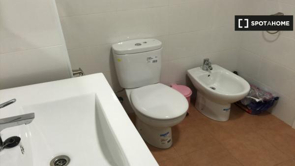 Quarto para alugar em apartamento de 4 quartos em La Saïdia, Valência