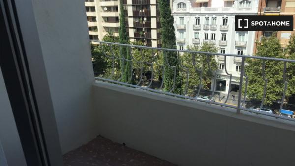 Habitación en apartamento de 4 dormitorios en El Pla del Real, Valencia