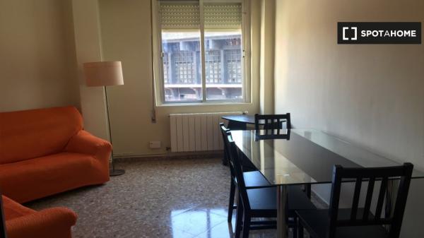 Habitación en apartamento de 4 dormitorios en El Pla del Real, Valencia