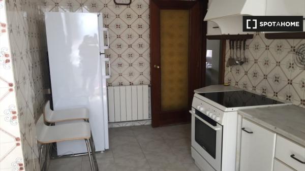 Habitación en apartamento de 4 dormitorios en El Pla del Real, Valencia