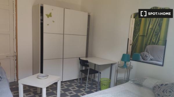 Alquiler de habitaciones en apartamento de 6 dormitorios en Centro