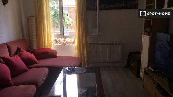 Habitación en piso compartido en madrid.