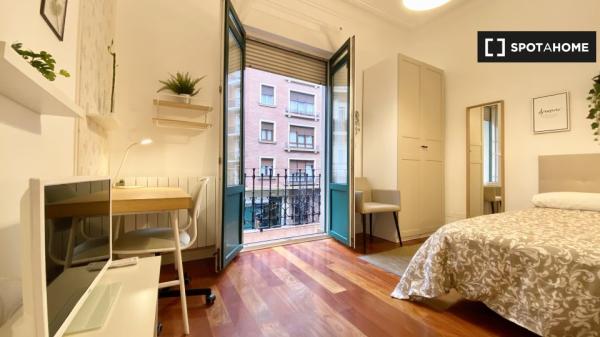 Alquiler de habitaciones en piso de 5 dormitorios en Abando, Bilbao