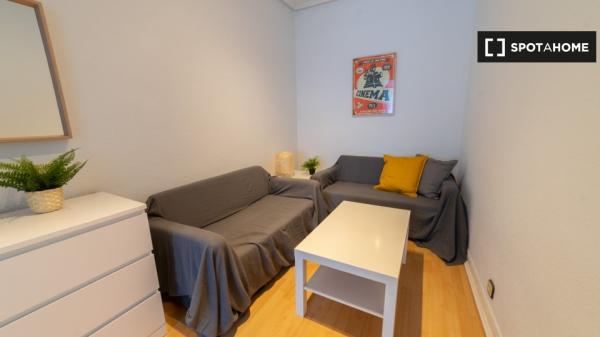 Habitaciones en piso de 4 dormitorios en alquiler en Zorrozaurre, Bilbao