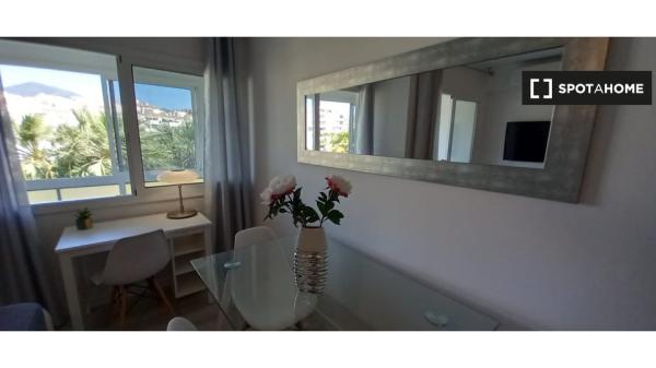 Apartamento de un dormitorio en Marbella con piscina