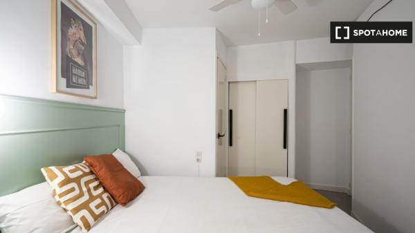 Se alquila habitación en residencia en Madrid