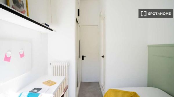 Se alquila habitación en residencia en Madrid