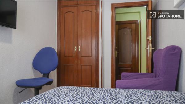 Aluga-se quartos em apartamento de 4 quartos em Alcalá de Henares!