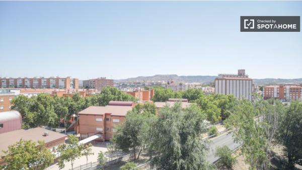 ¡Se alquilan habitaciones en piso de 4 habitaciones en Alcalá de Henares!