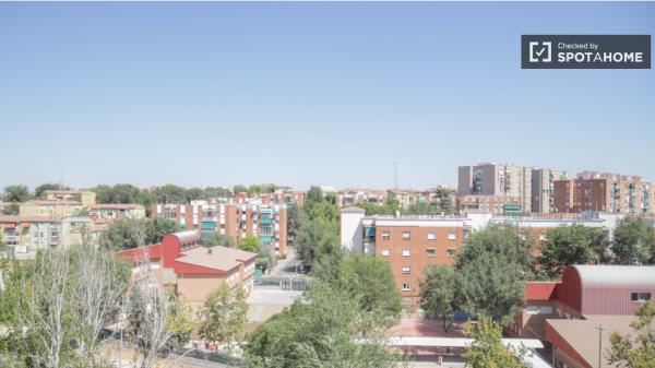 ¡Se alquilan habitaciones en piso de 4 habitaciones en Alcalá de Henares!