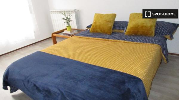 Room for rent in 3-bedroom apartment in Santander