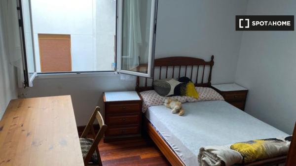 Stanza in affitto in appartamento con 3 camere da letto a Errekalde, Bilbao