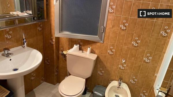 Quarto para alugar em apartamento de 3 quartos em Errekalde, Bilbao