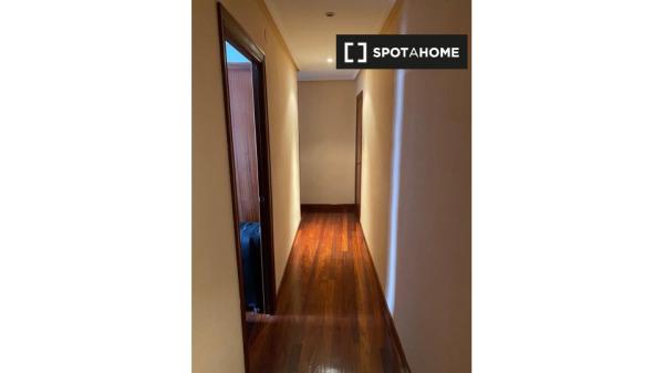 Room for rent in 3-bedroom apartment in Errekalde, Bilbao