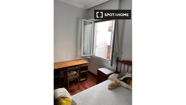 Room for rent in 3-bedroom apartment in Errekalde, Bilbao