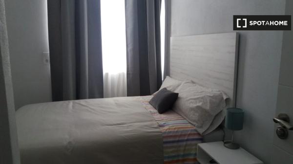 Chambre dans un appartement partagé à Palma