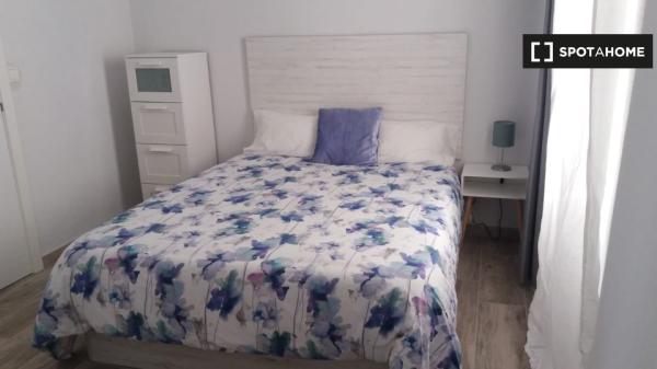 Chambre dans un appartement partagé à Palma