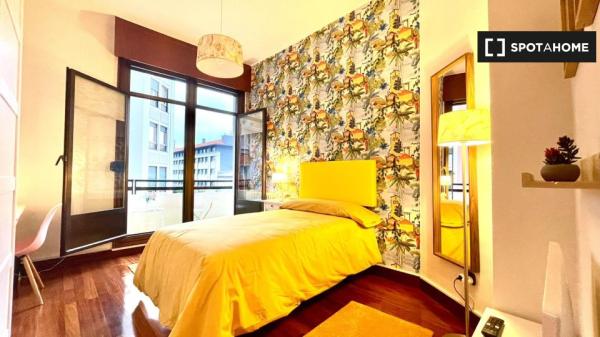 Room for rent in 4-bedroom apartment in Bilbao