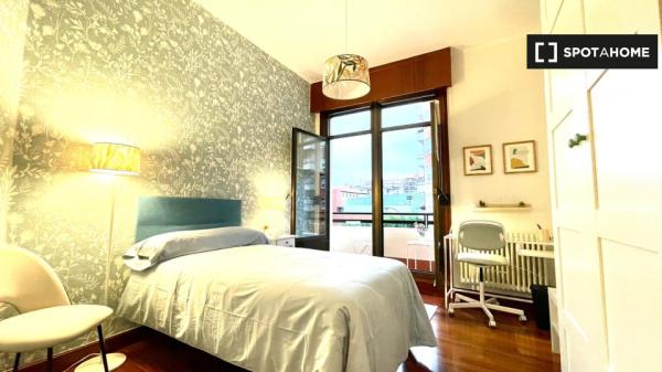 Stanza in affitto in appartamento con 4 camere da letto a Bilbao