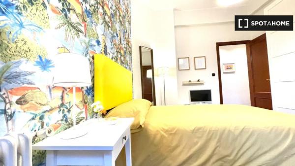 Room for rent in 4-bedroom apartment in Bilbao