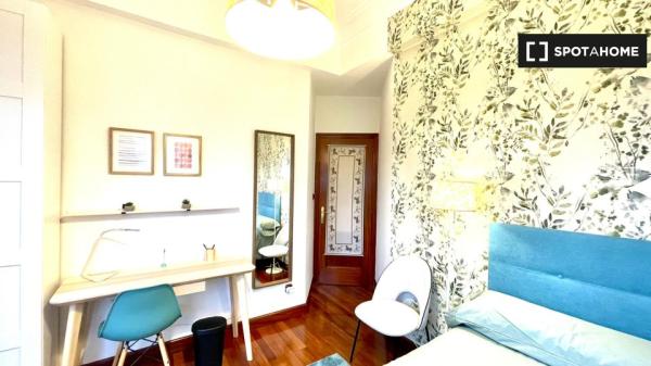 Room for rent in 4-bedroom apartment in Bilbao