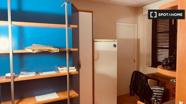 Zimmer zu vermieten in 3-Zimmer-Wohnung in Almuñécar, Granada