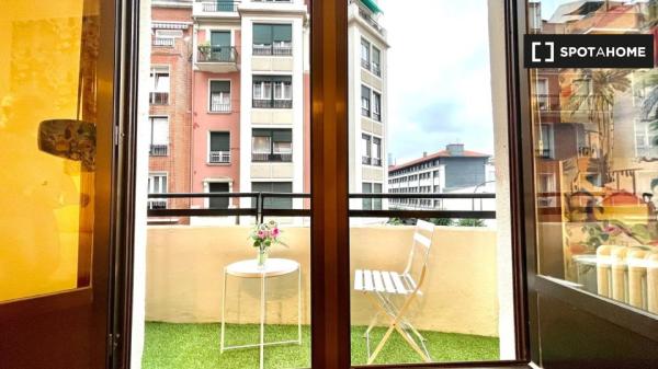 Room for rent in 4-bedroom apartment in Bilbao