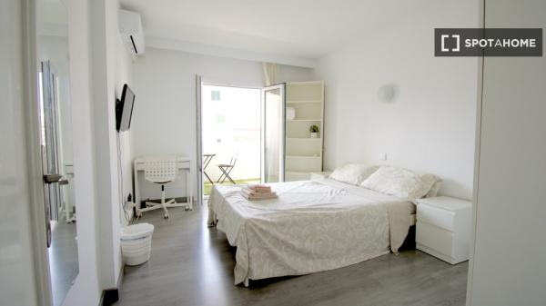 Quarto em apartamento compartilhado em Palma