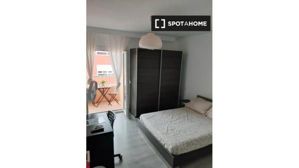 Chambre dans un appartement partagé à Palma