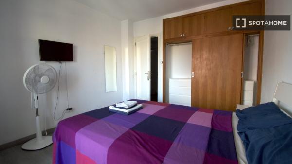 Chambre dans un appartement partagé à Palma