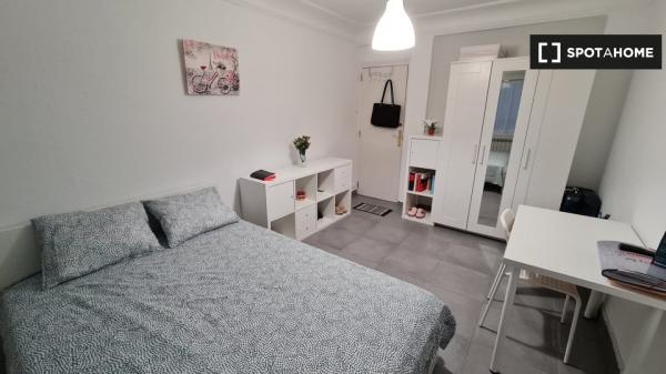 Habitación en piso compartido en Zaragoza