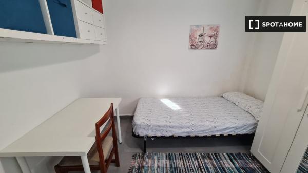 Habitación en piso compartido en Zaragoza