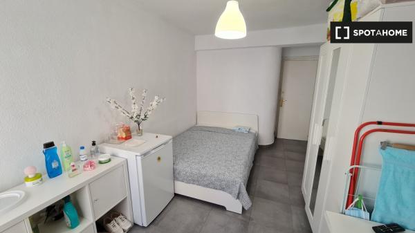 Habitación en piso compartido en Zaragoza