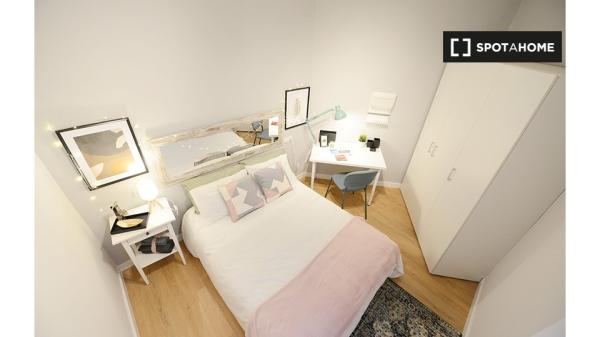 Se alquila habitación en piso de 3 dormitorios en Bilbao