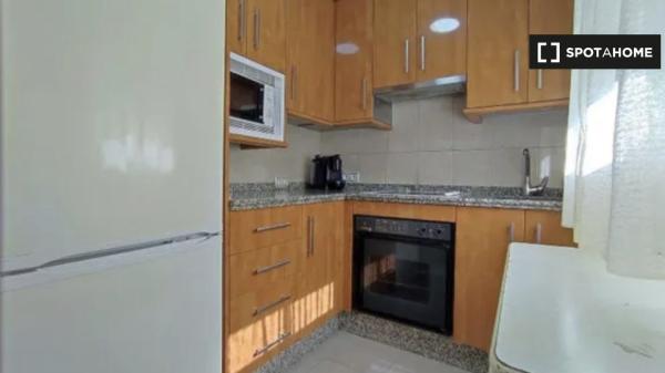 Se alquila habitación en piso de 3 dormitorios en Salamanca