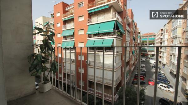 Habitación amueblada en piso compartido en Ronda, Granada