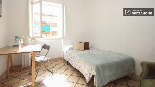 Habitación soleada en piso compartido en Ronda, Granada