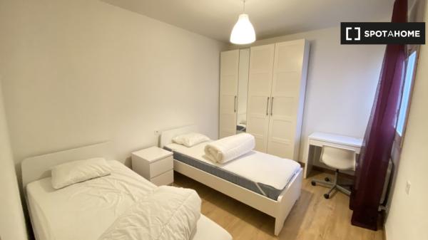 Apartamento de 3 dormitorios en alquiler en Sabadell, Barcelona.